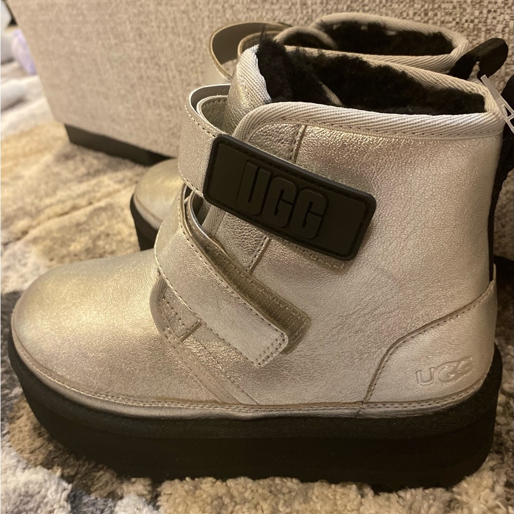 UGG Neumel Platform Leather Silver Size 3